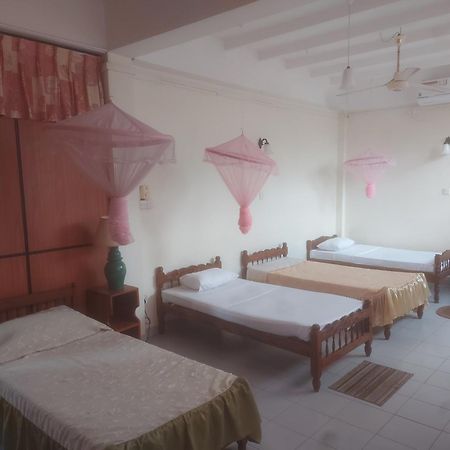 Hotel Shalini Anuradhapura Habitación foto