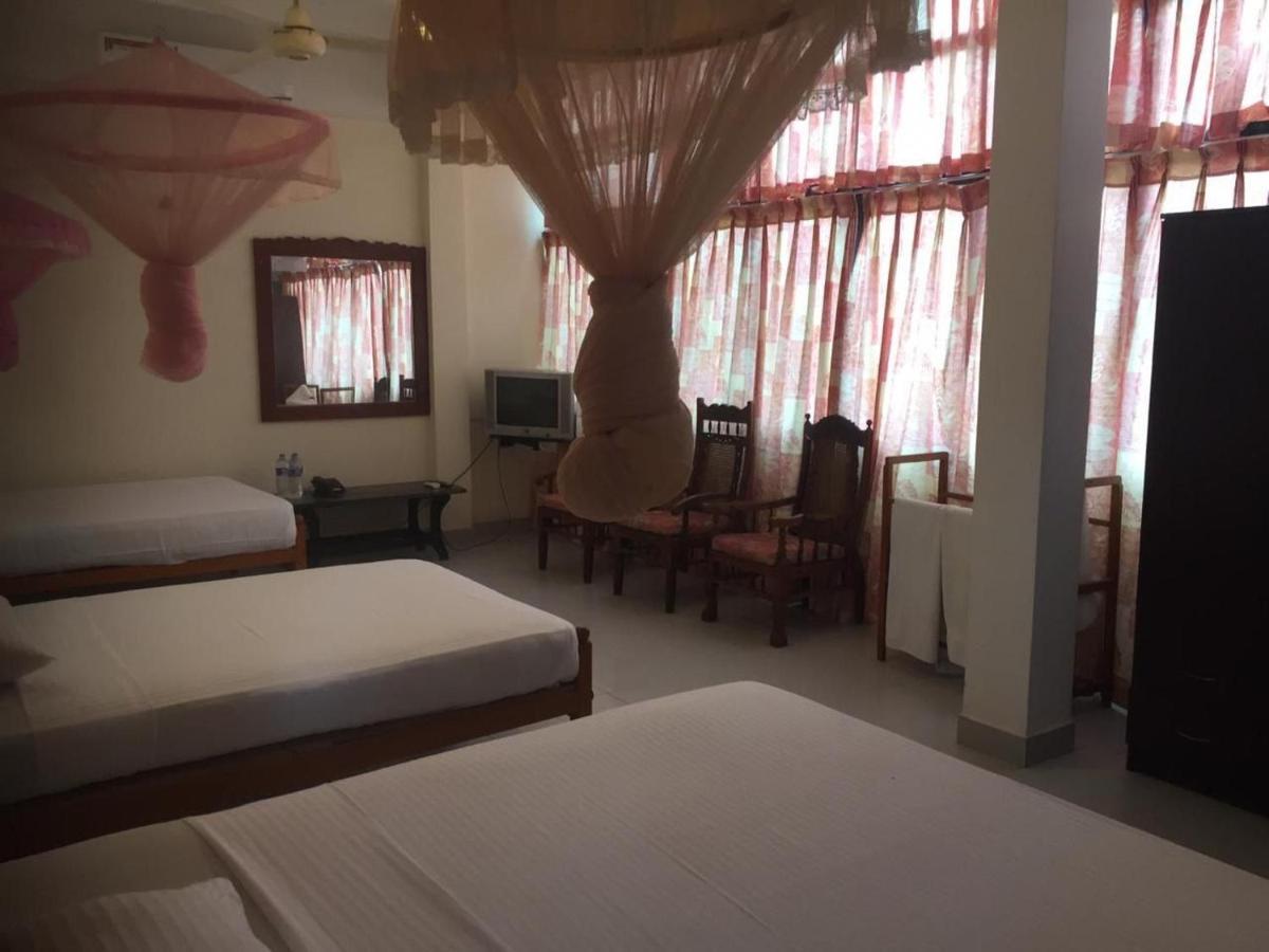 Hotel Shalini Anuradhapura Exterior foto