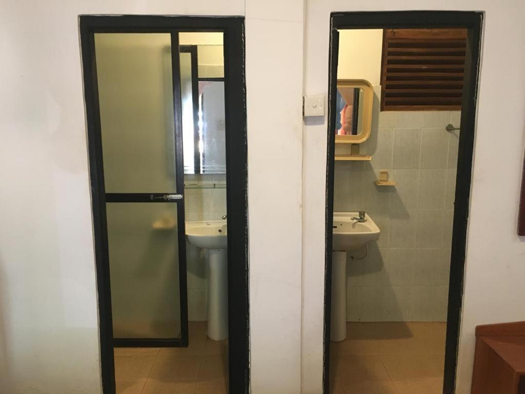 Hotel Shalini Anuradhapura Habitación foto