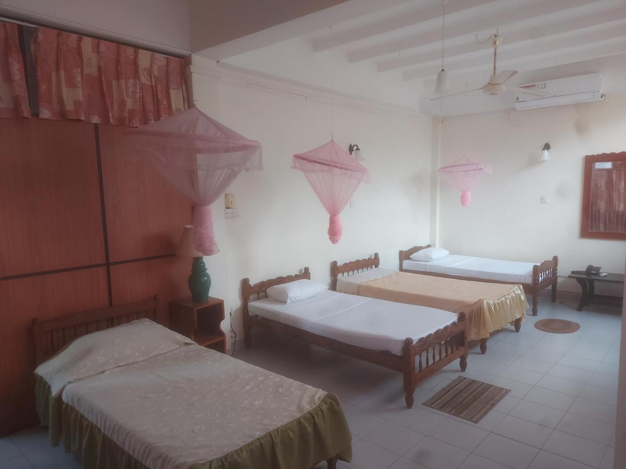 Hotel Shalini Anuradhapura Habitación foto